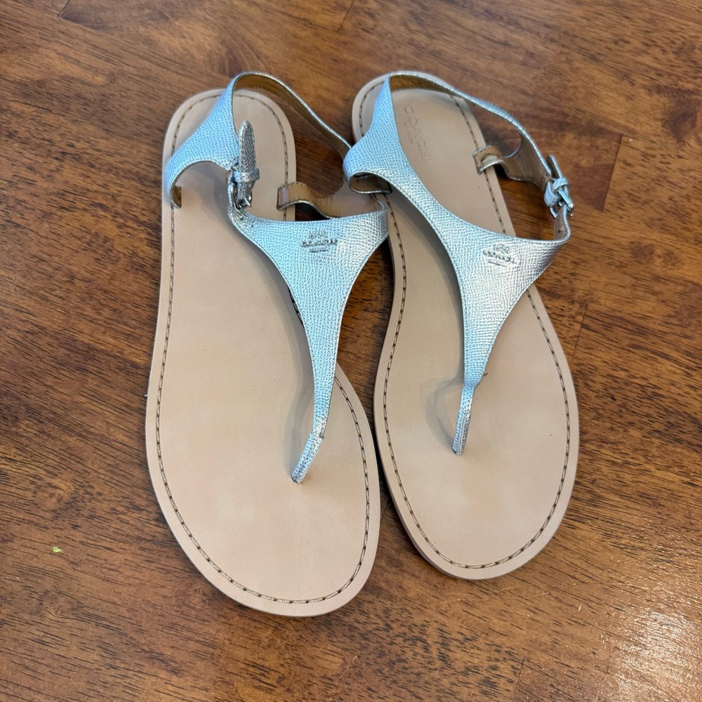 Coach Cheyanne Silver Leather Thong Sandals size 11 - Picture 2 of 5